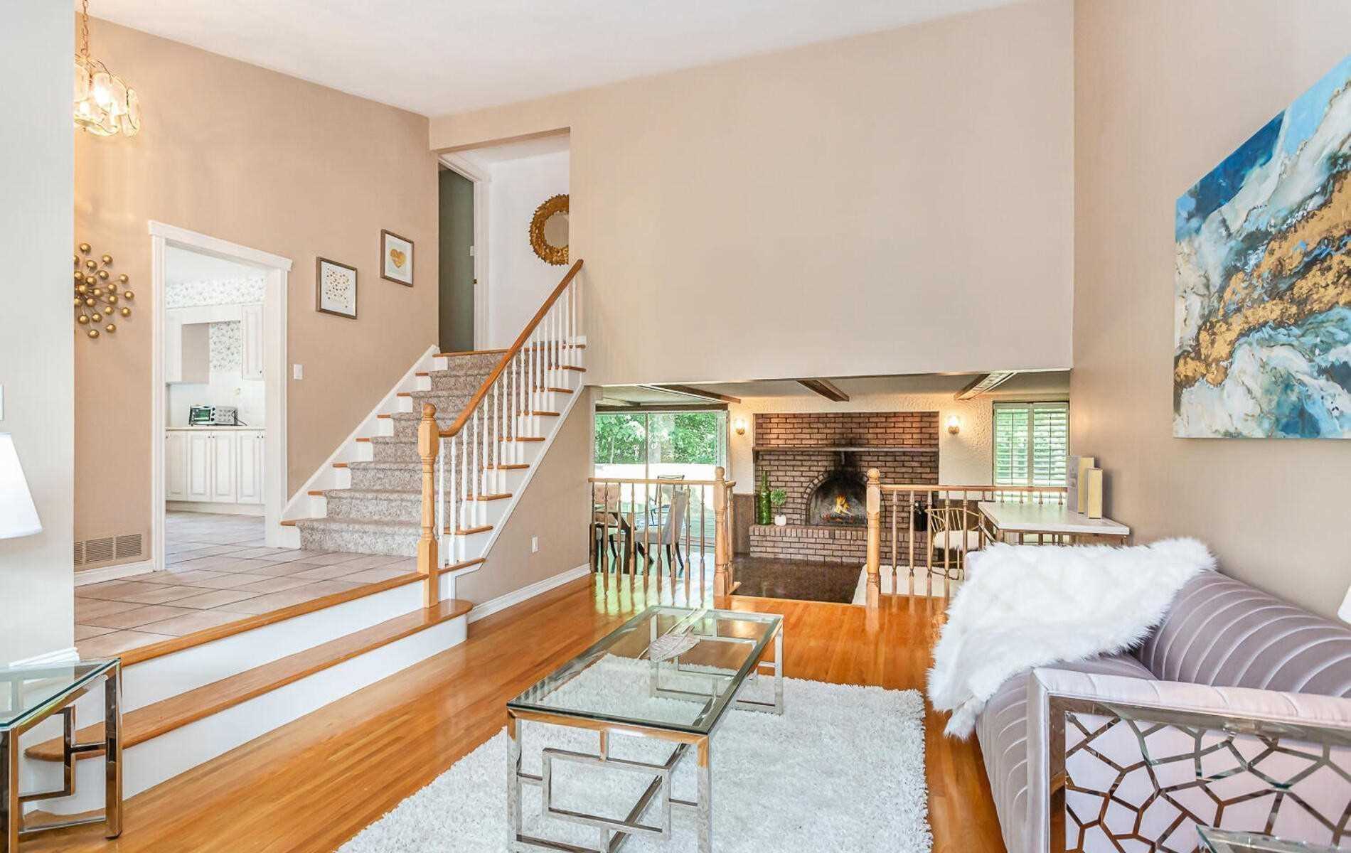 1697 Missenden Cres