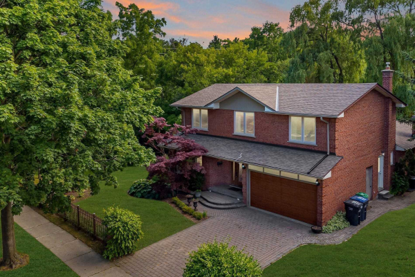 1099 Caldwell Ave, Mississauga