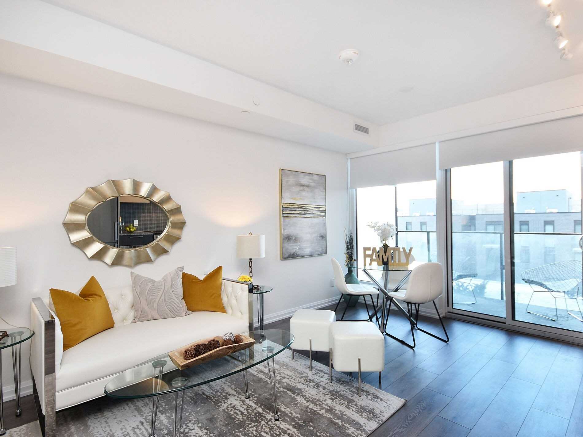 4208 Dundas St W, #323