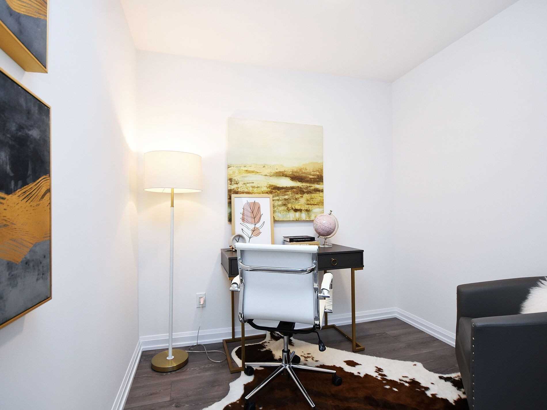 4208 Dundas St W, #323