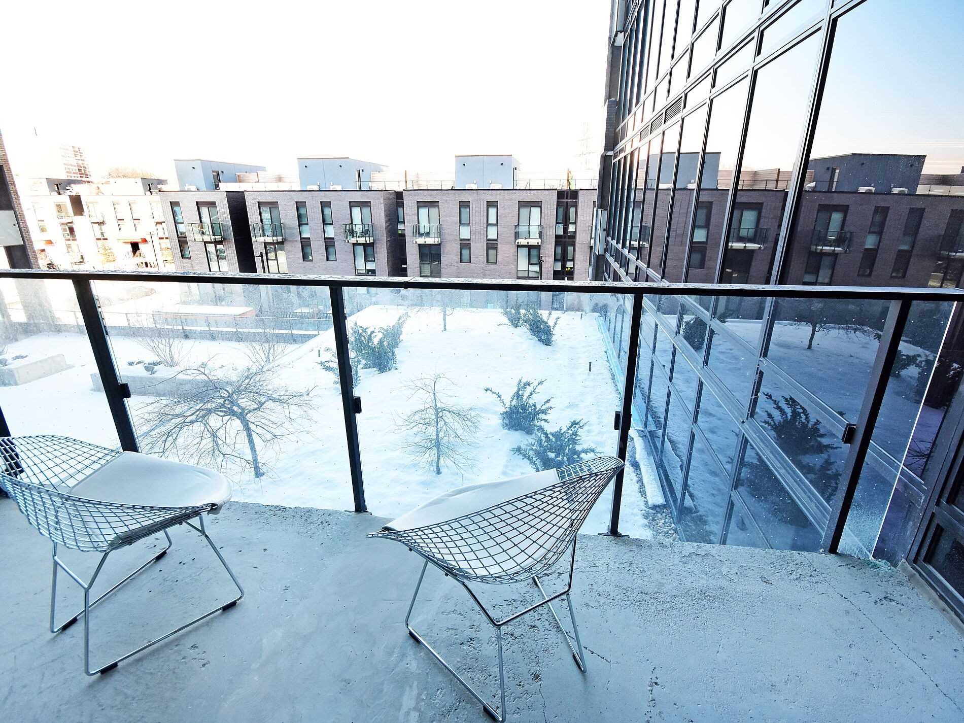 4208 Dundas St W, #323