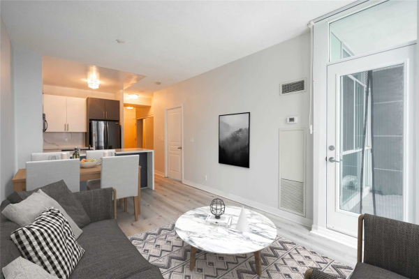 220 Burnhamthorpe Rd W, Mississauga