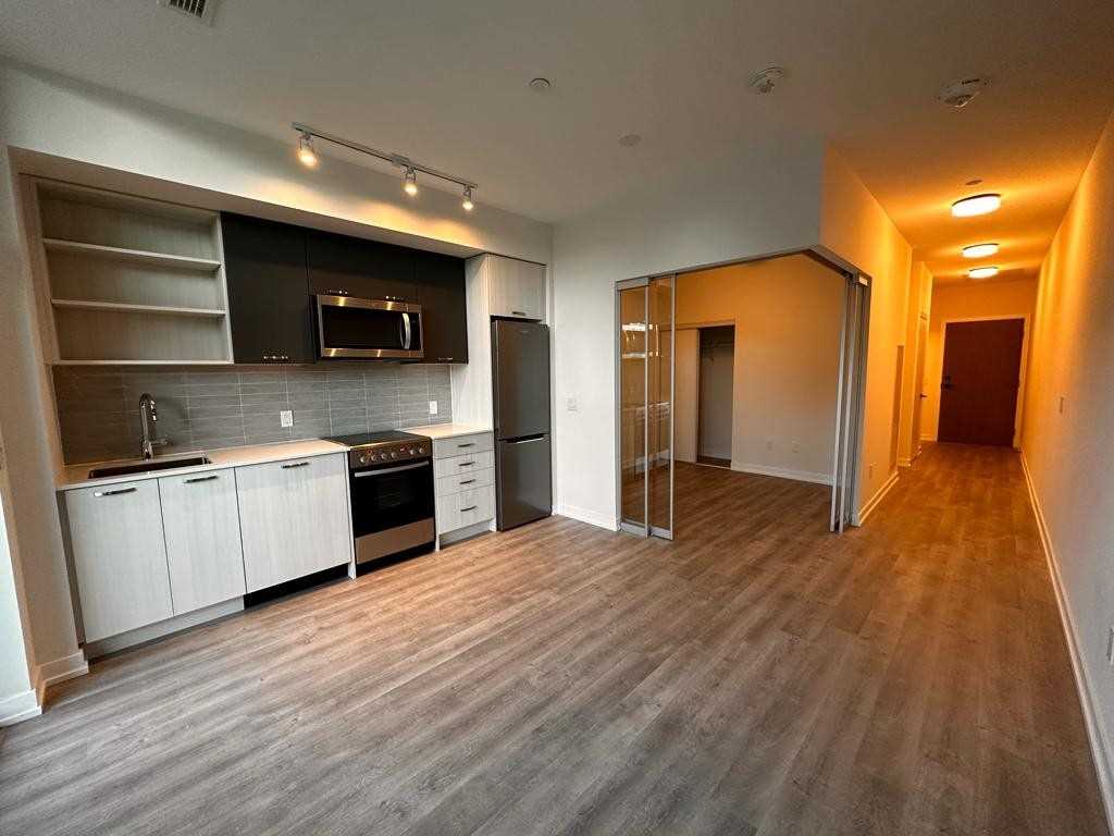 Listing W5892003 - Large Photo # 2