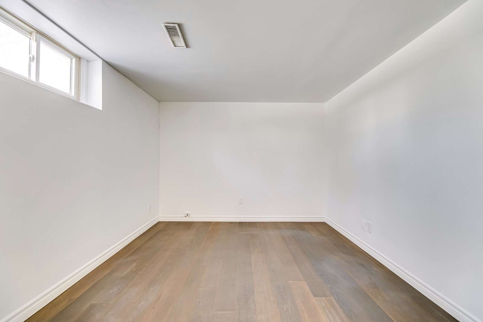 Listing W5892037 - Large Photo # 4