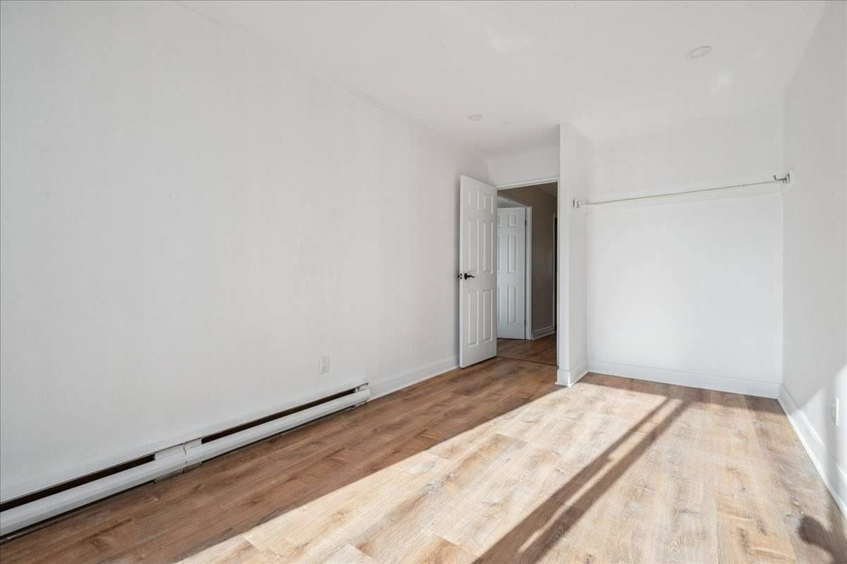 Listing W5892635 - Large Photo # 13