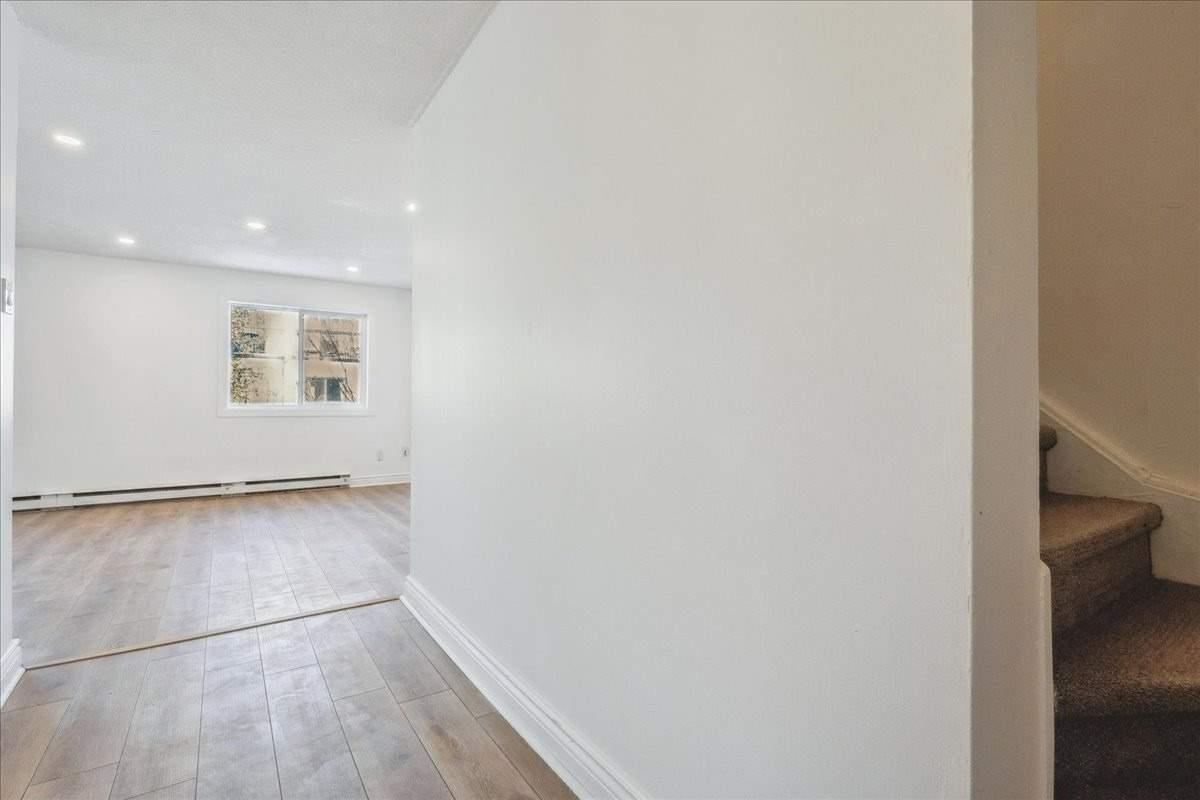 Listing W5892635 - Large Photo # 6