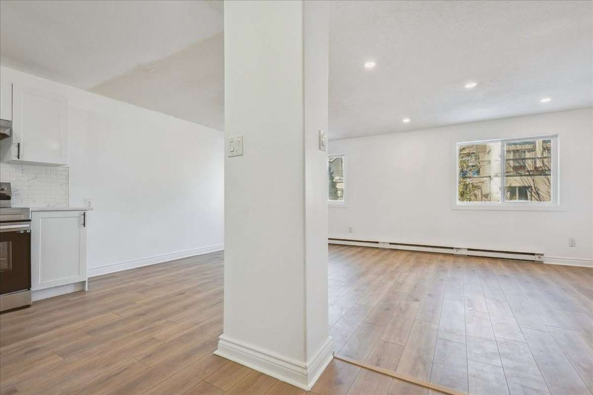Listing W5892635 - Large Photo # 4
