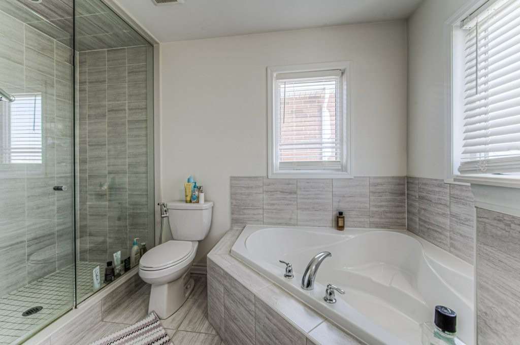 Listing W5893805 - Large Photo # 27