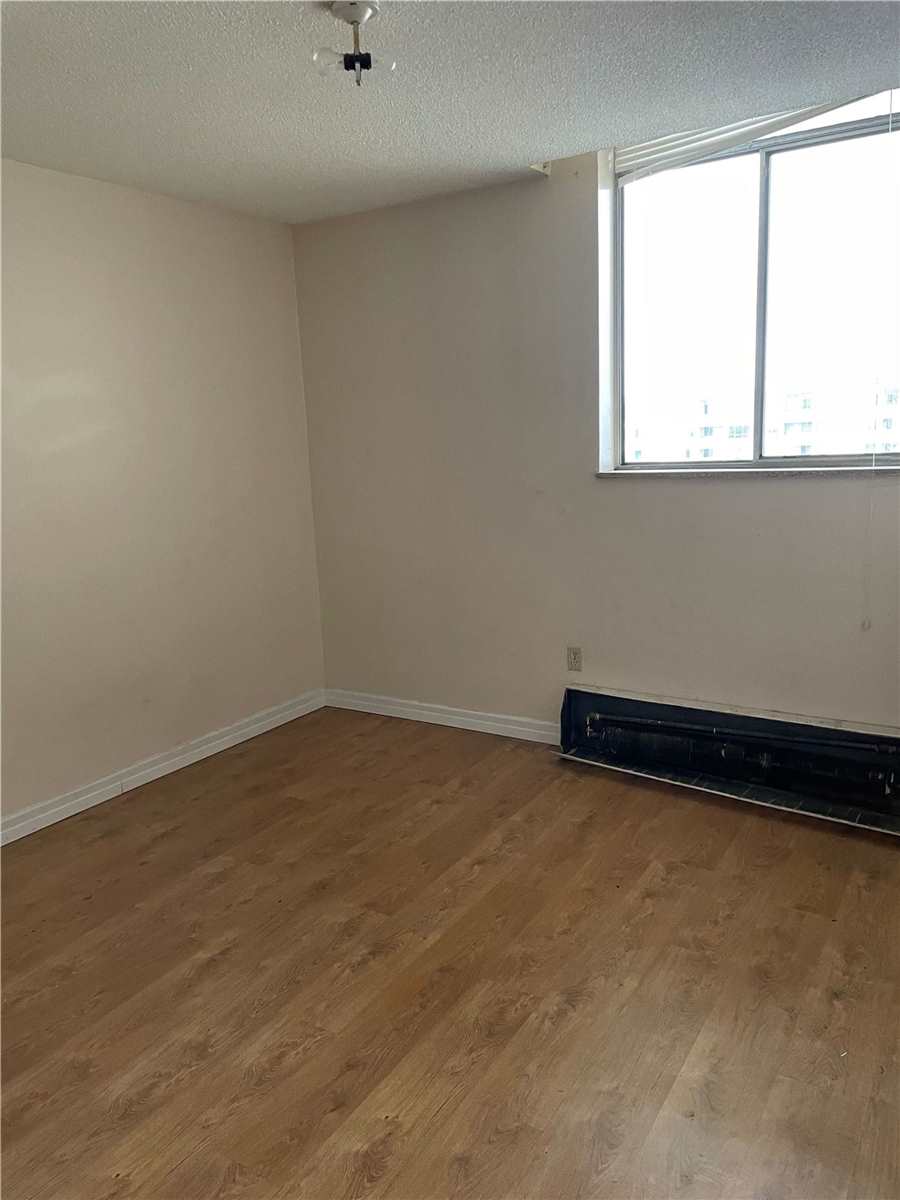 Listing W5893833 - Large Photo # 3