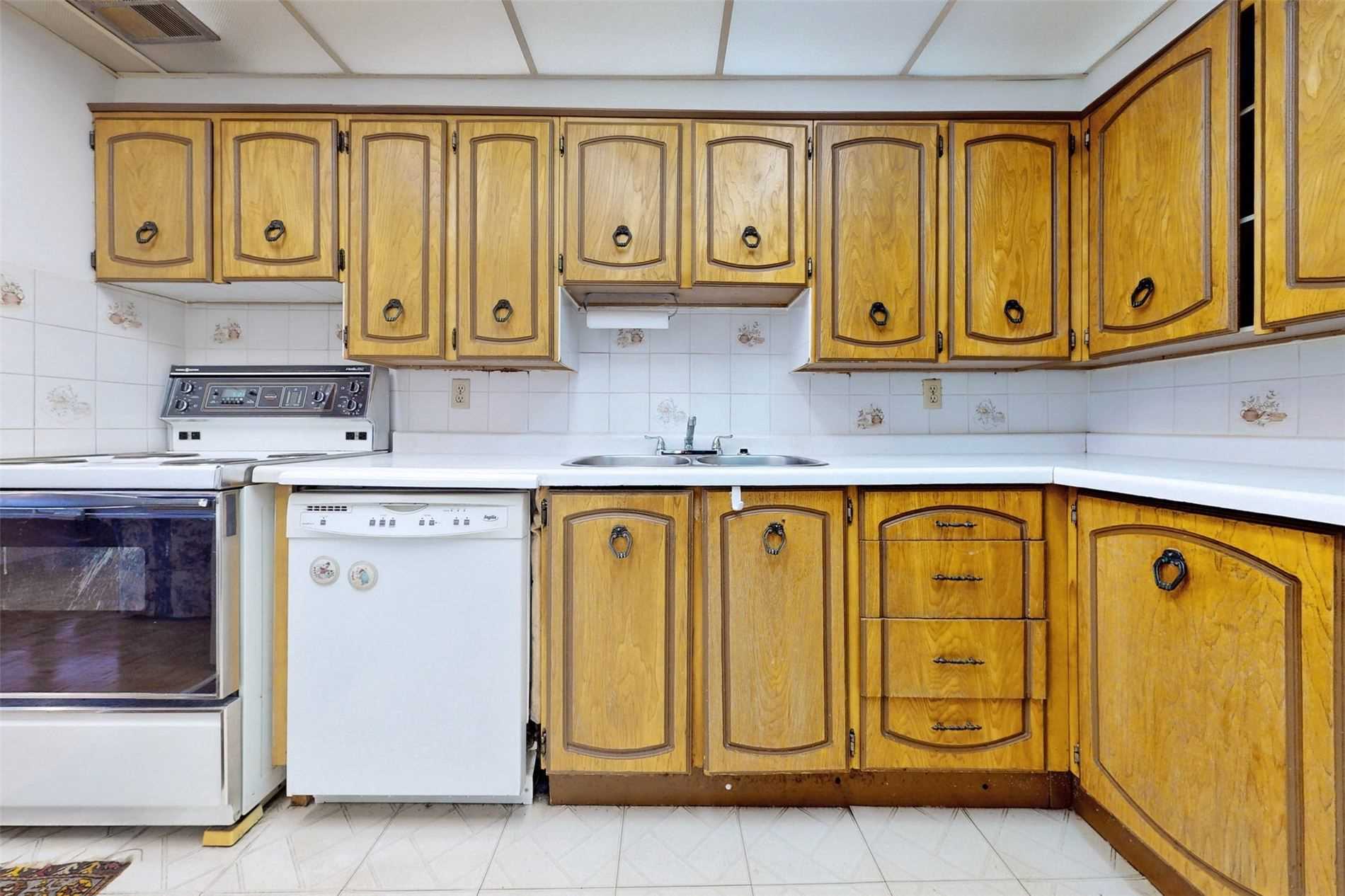 11 Wincott Dr, #1806