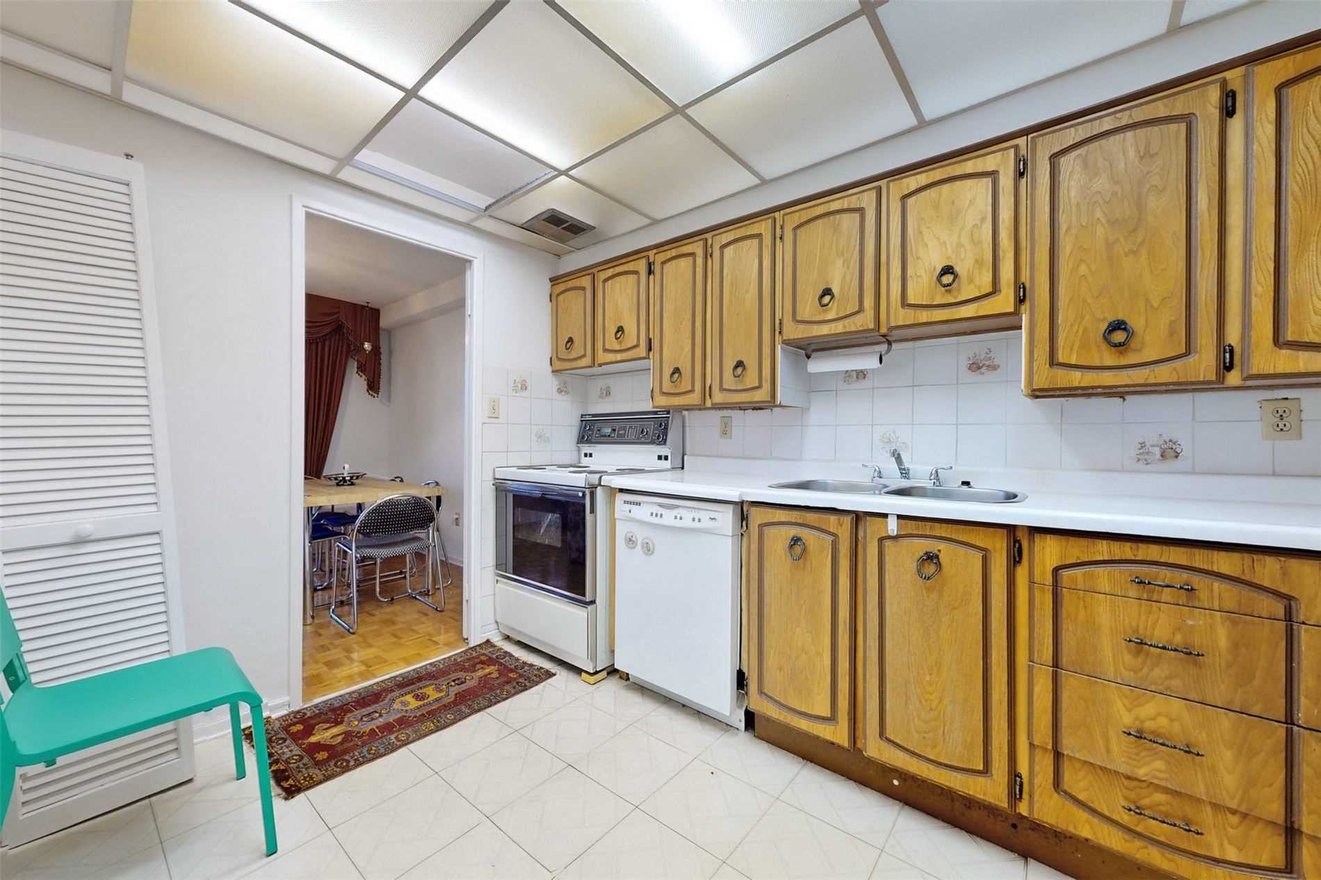 11 Wincott Dr, #1806