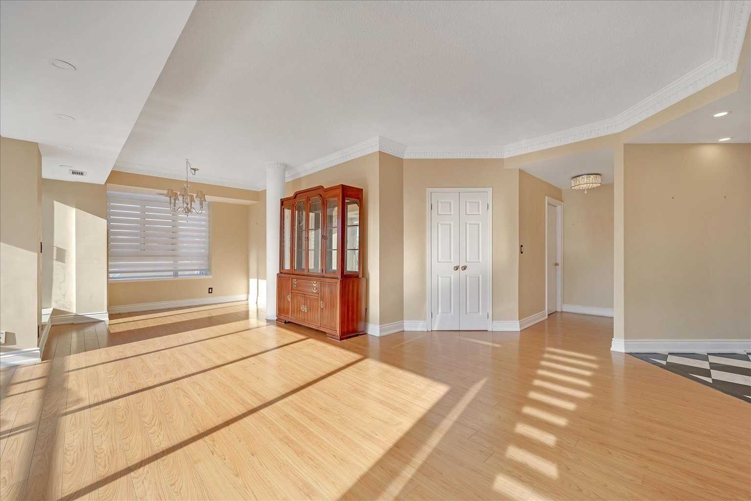 Listing W5895375 - Large Photo # 11