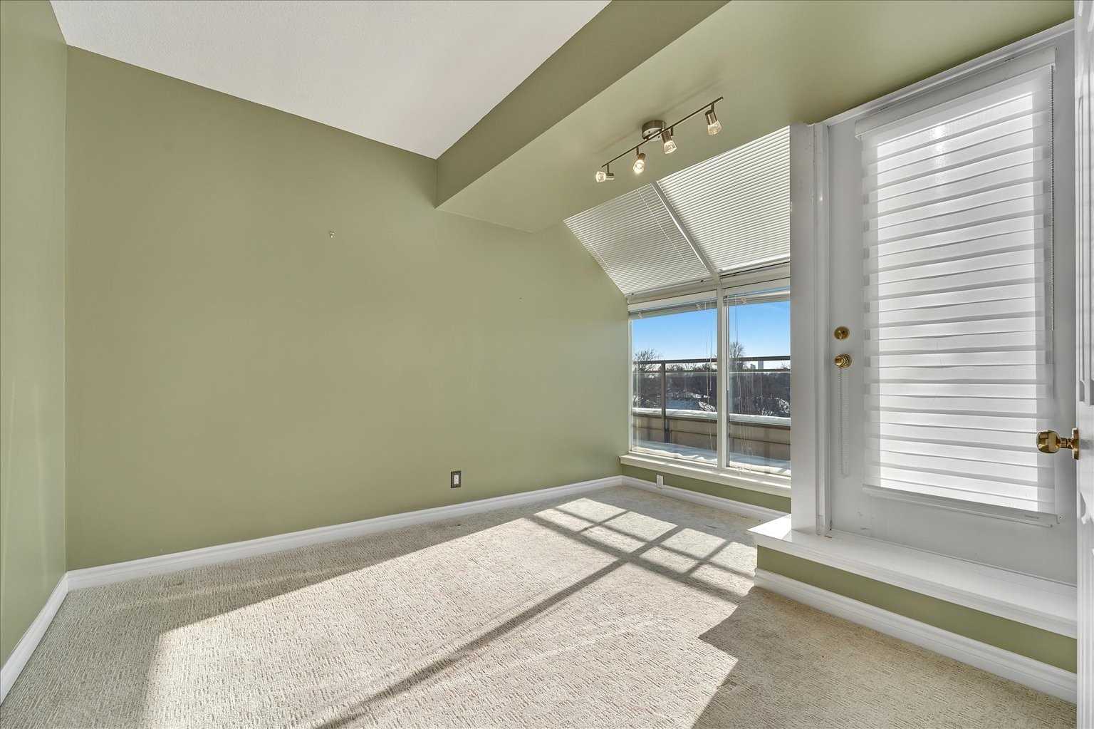 Listing W5895375 - Large Photo # 18