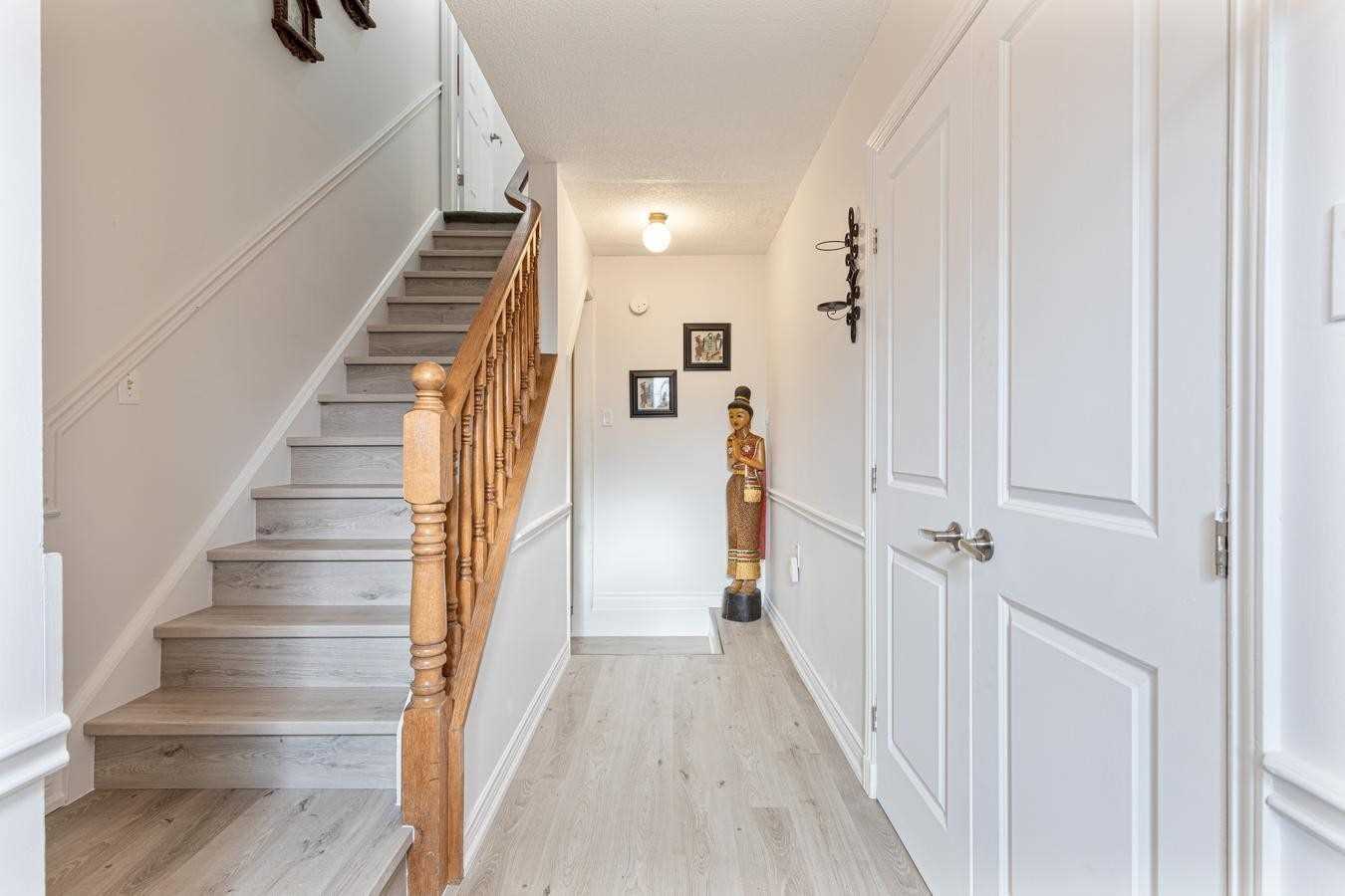 Listing W5895429 - Large Photo # 3