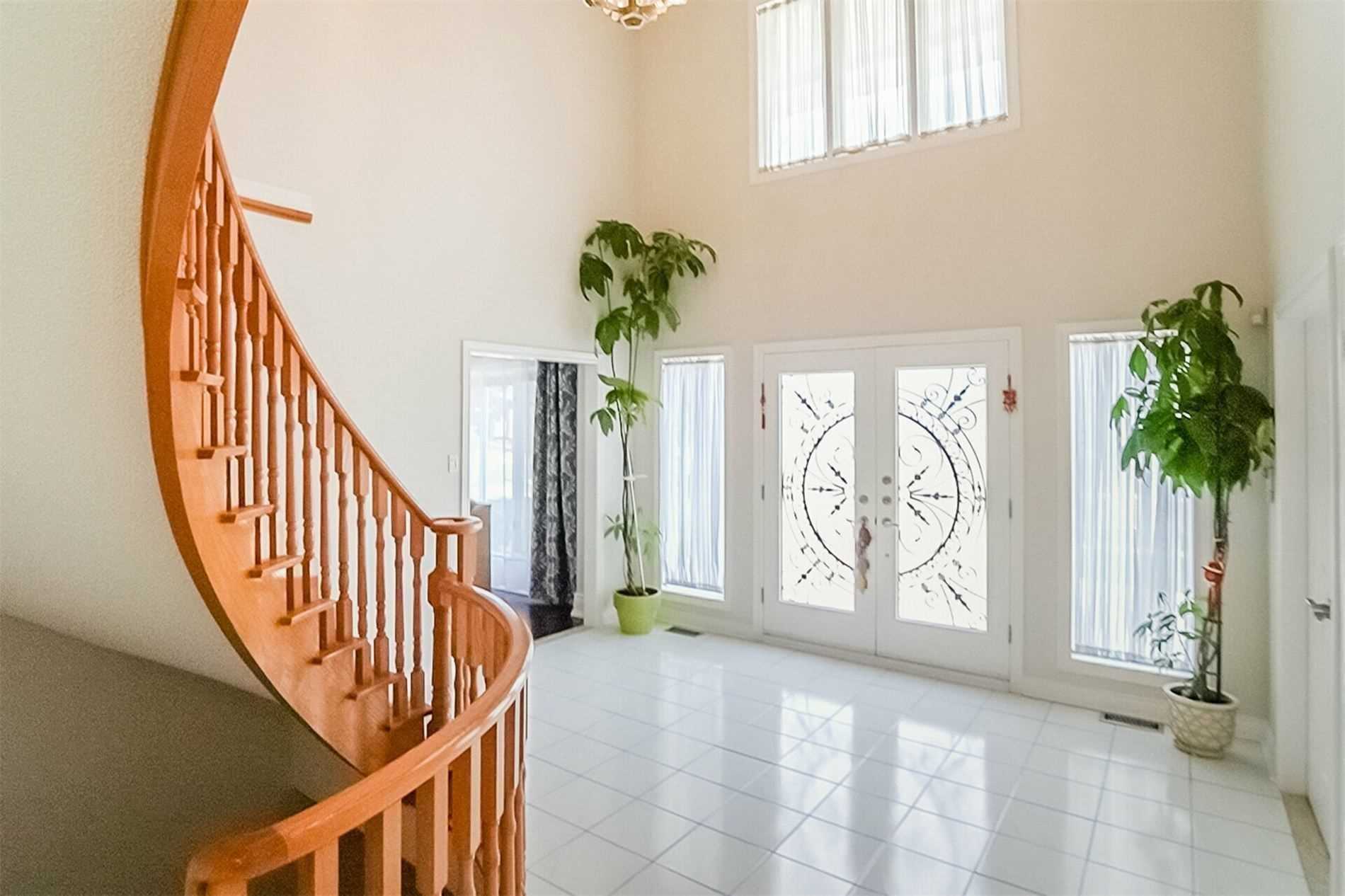 Listing W5896959 - Large Photo # 2