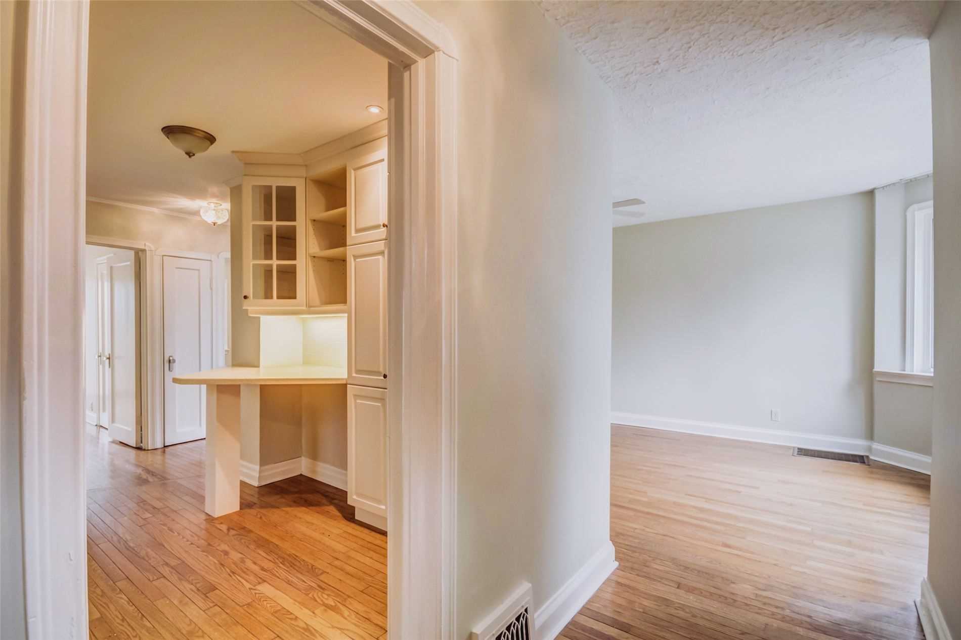 Listing W5897925 - Large Photo # 4