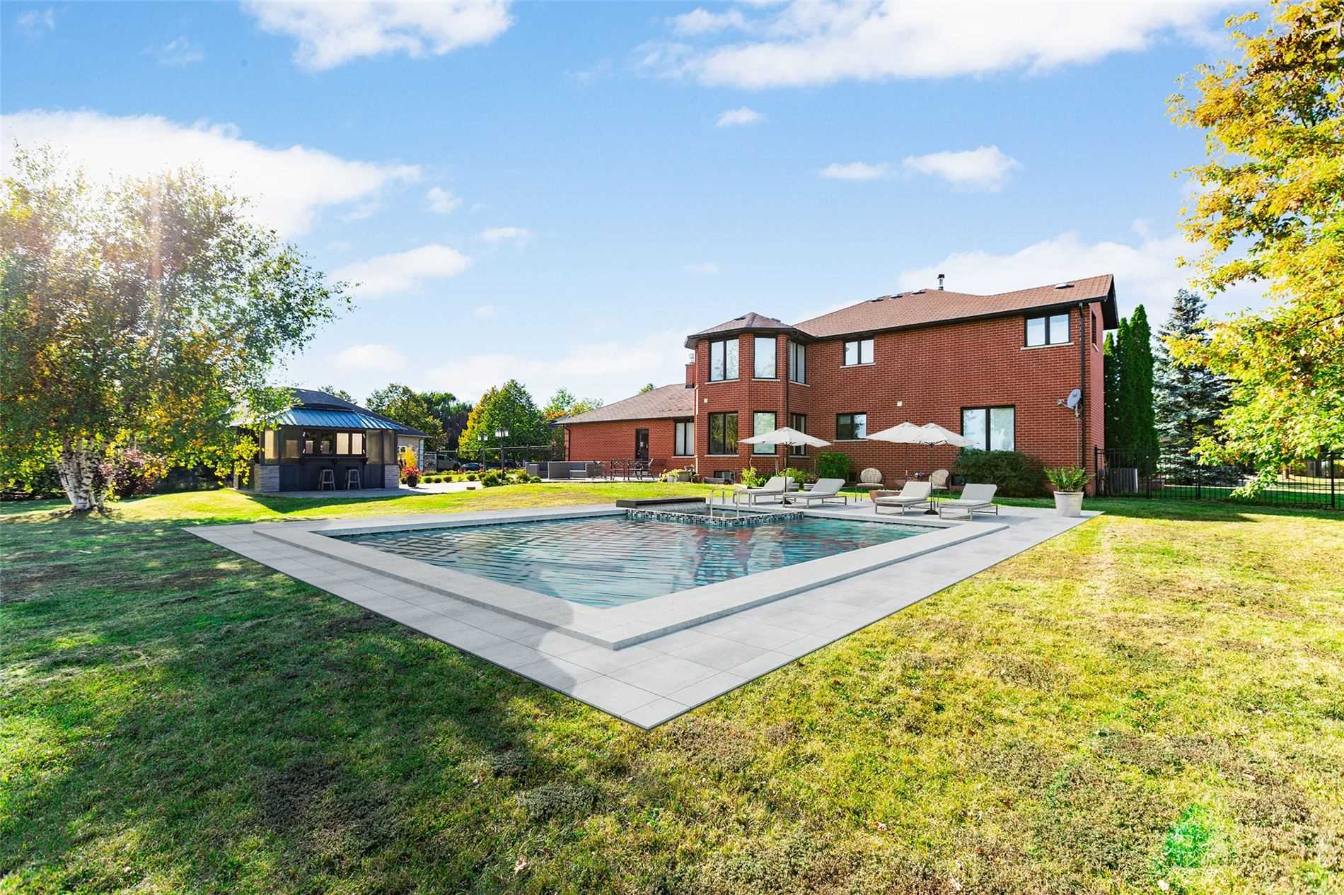 49 Cranston Dr