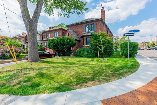 2 Larkin Ave, Toronto