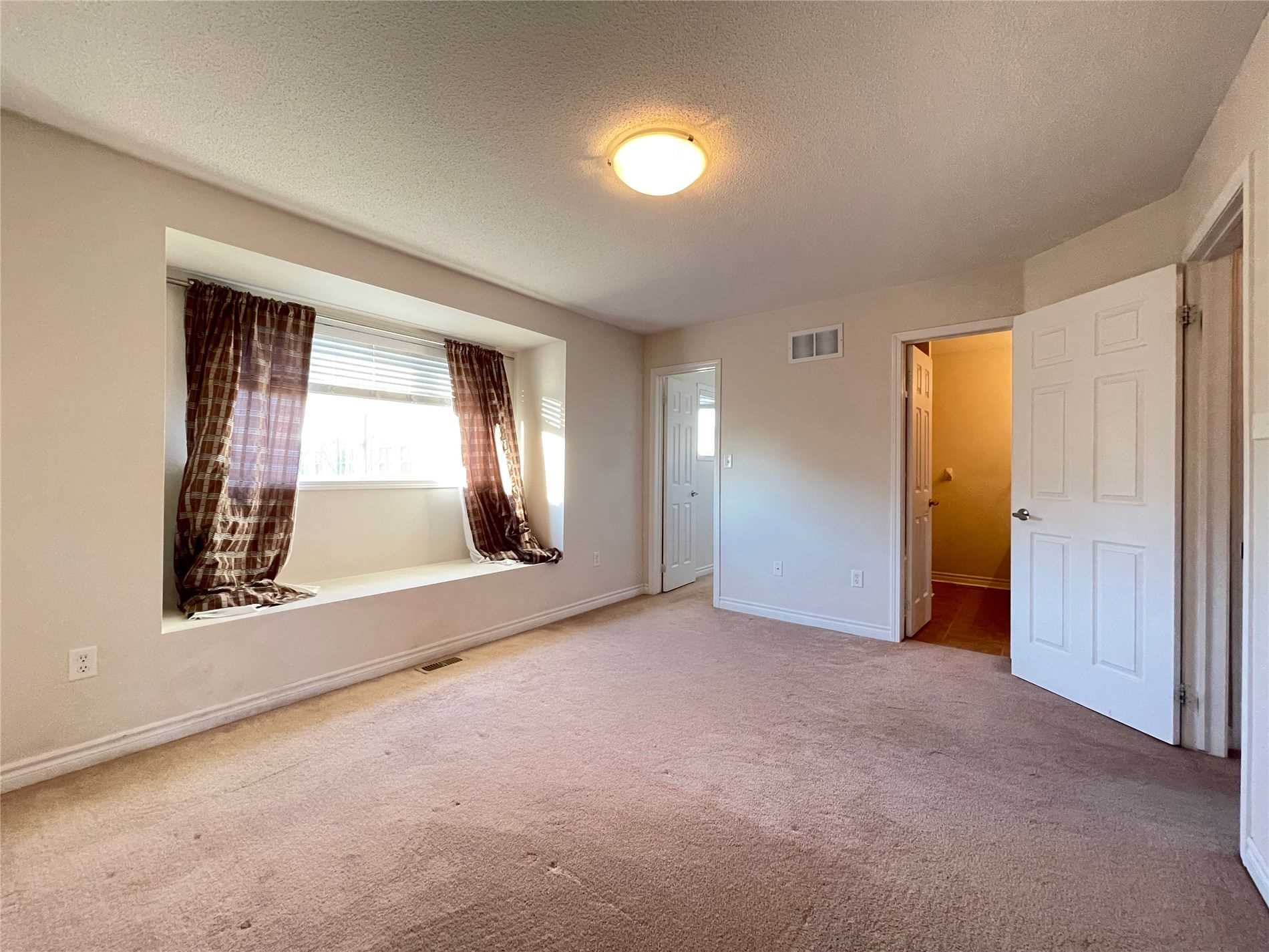 Listing W5903809 - Large Photo # 23