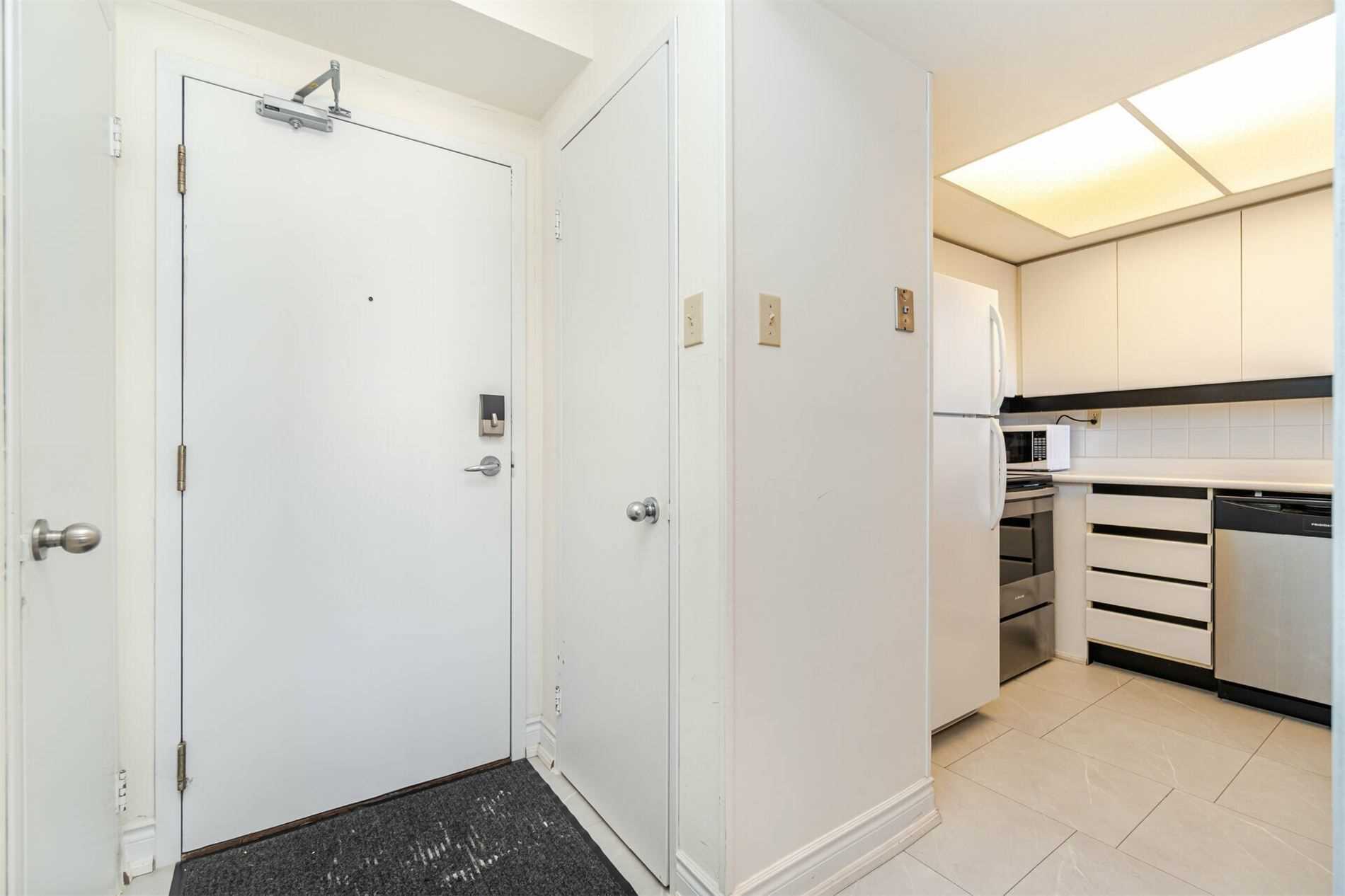 75 King St E, #407