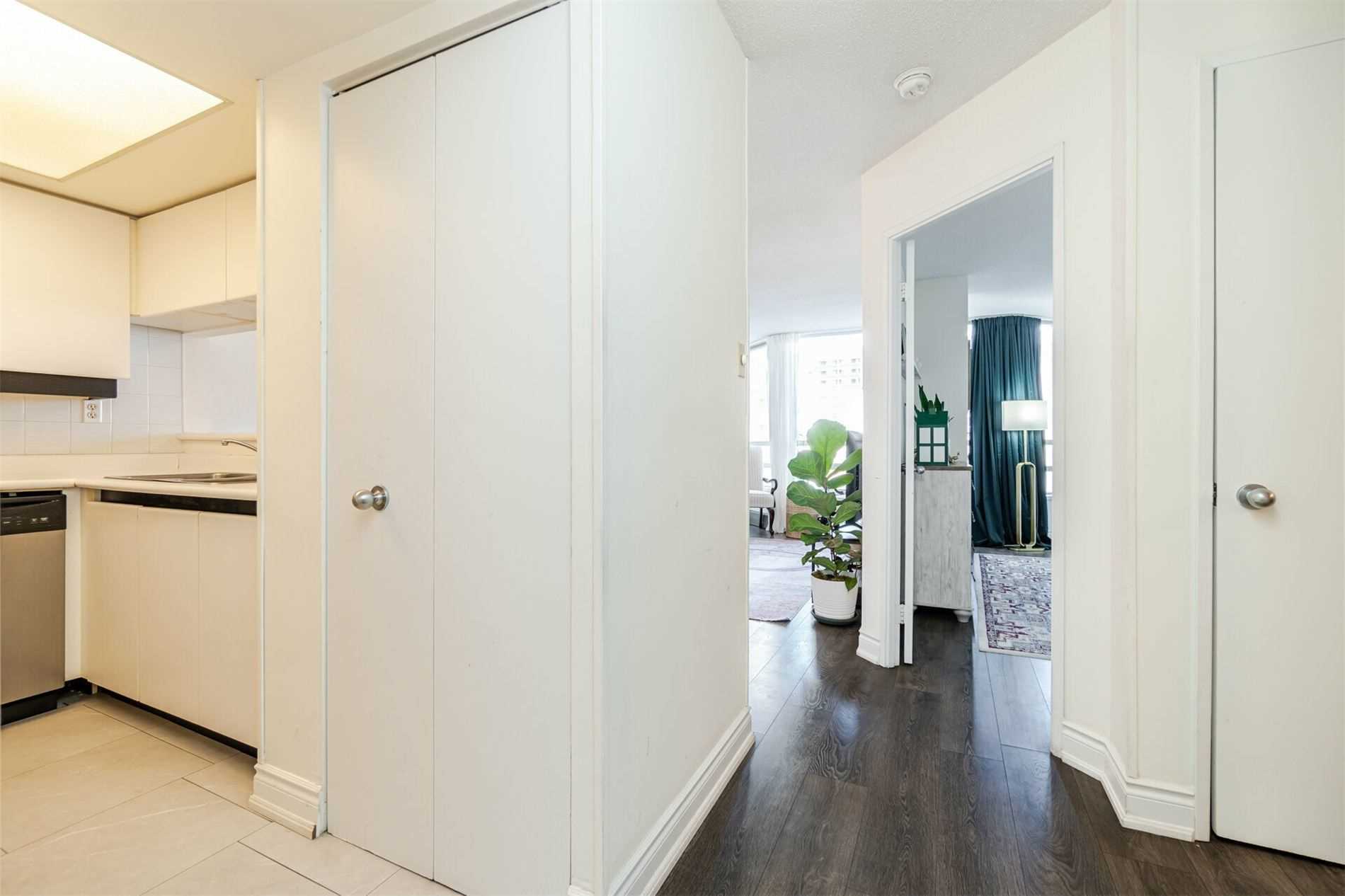 75 King St E, #407