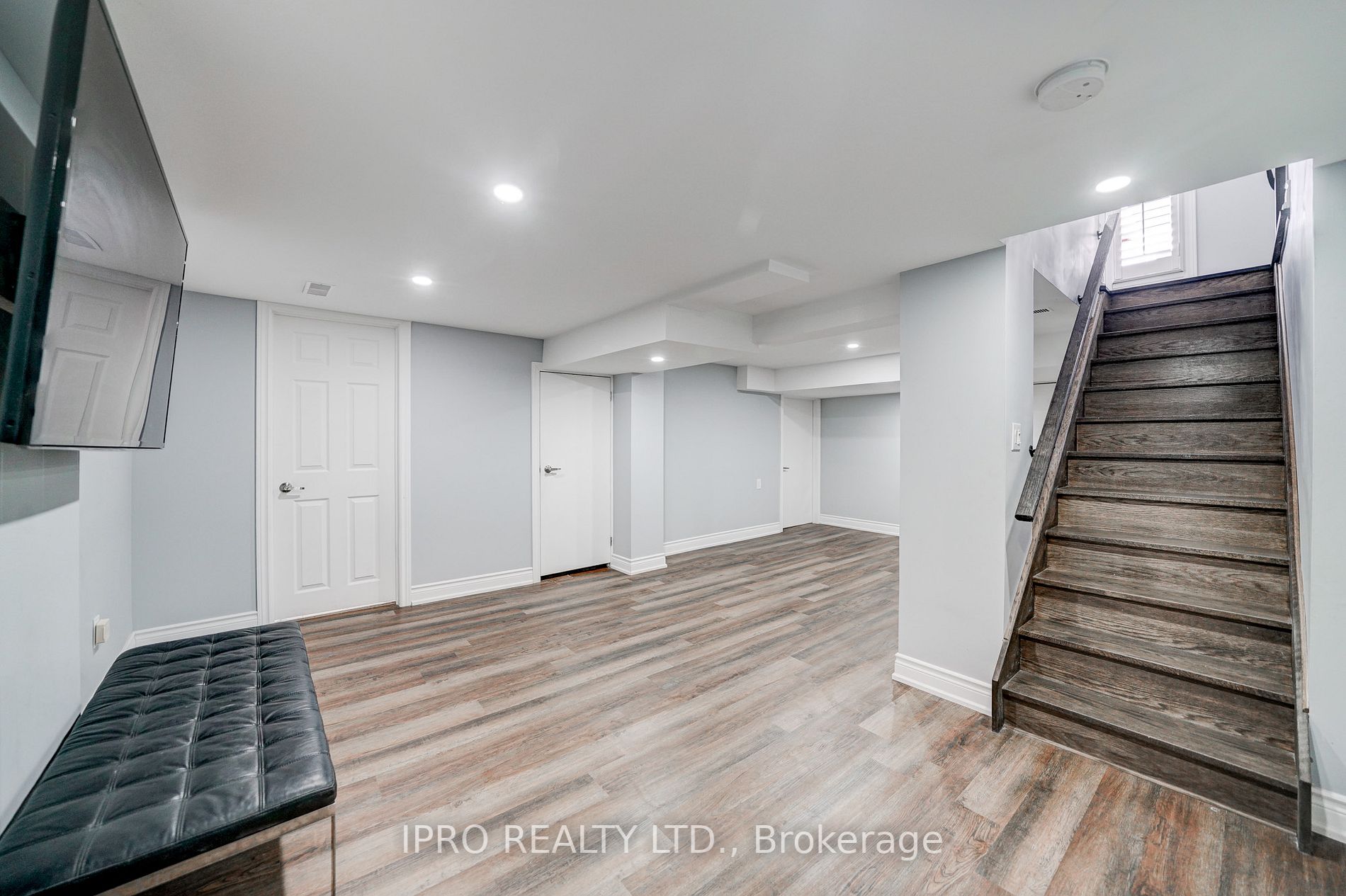 459 North Service Rd