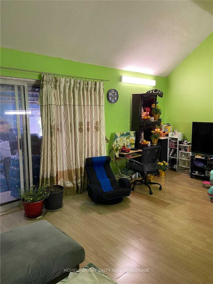 Listing W5905047 - Large Photo # 2