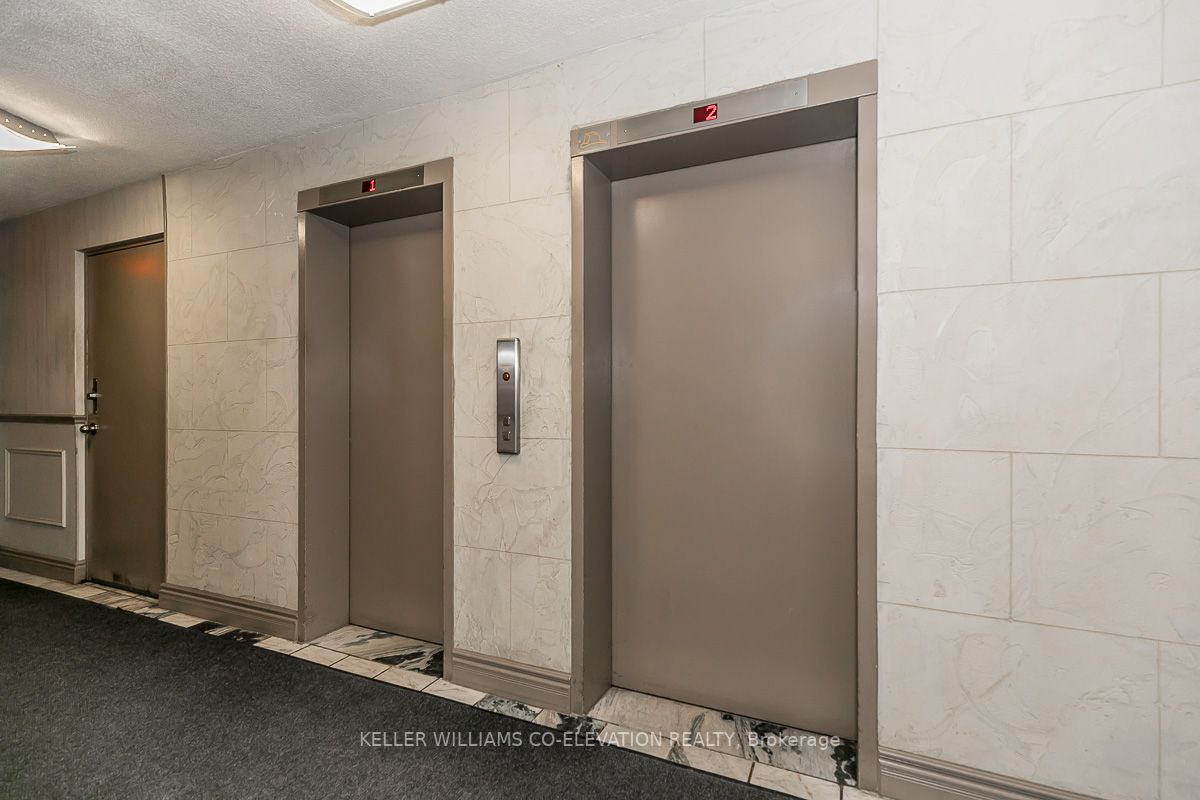 15 Elizabeth St N, #704