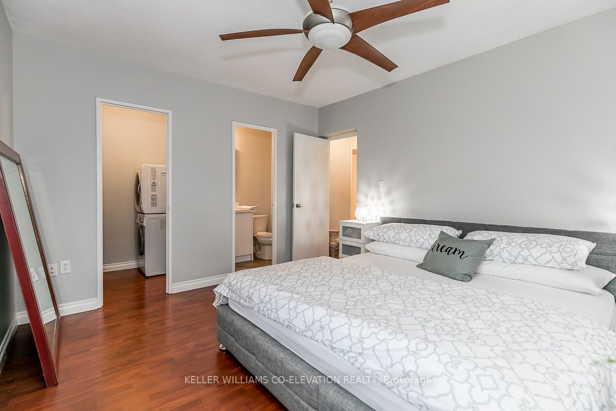 15 Elizabeth St N, #704