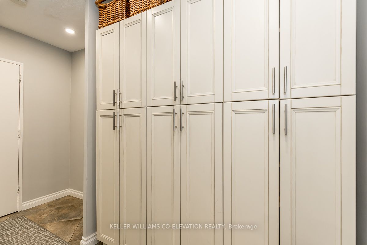 15 Elizabeth St N, #704