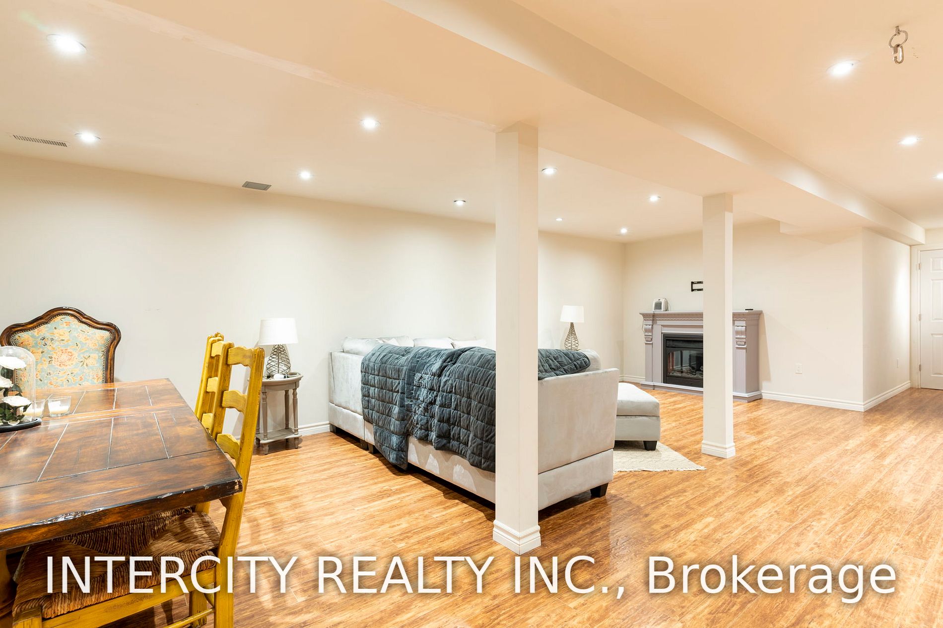 433 King Street E