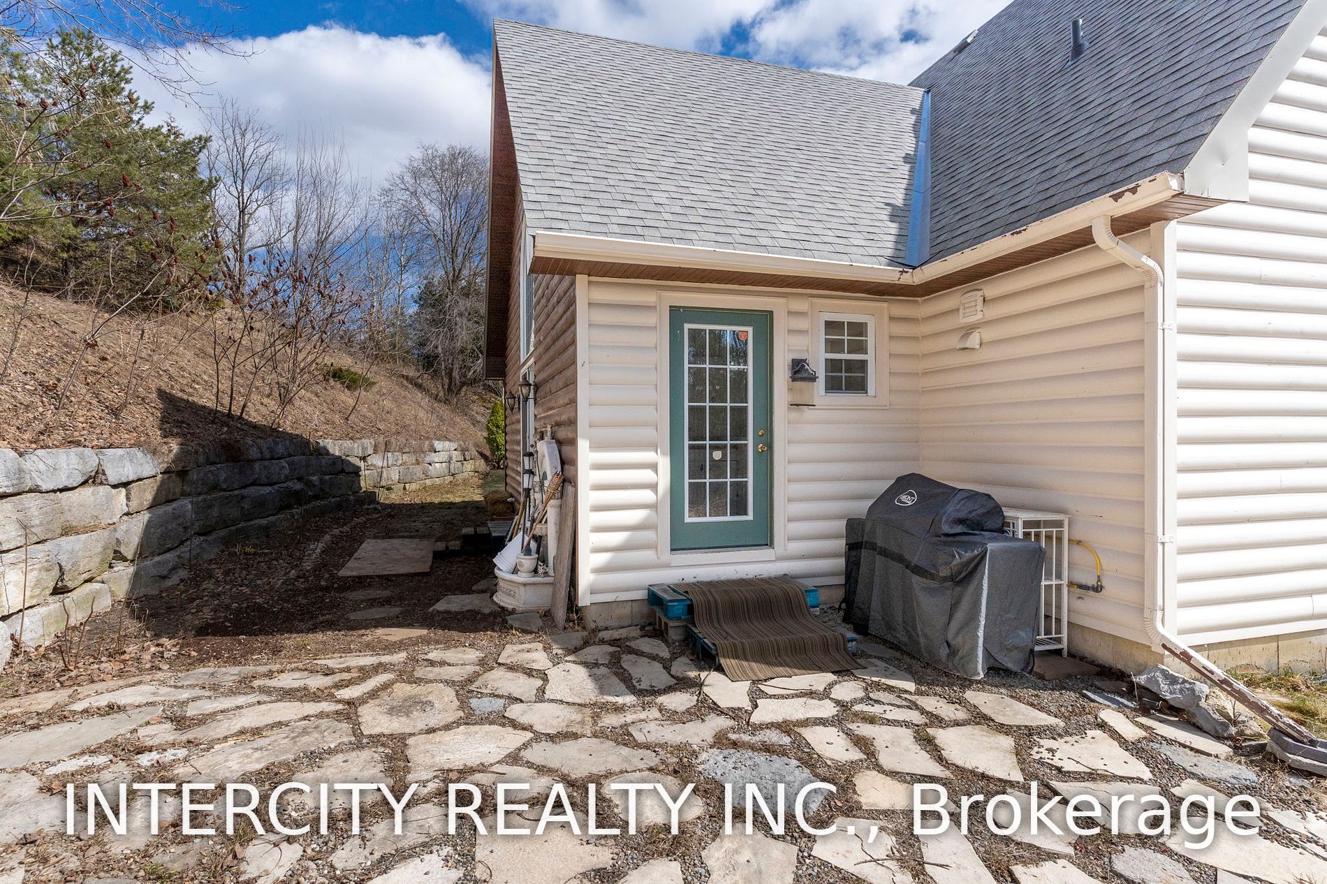 433 King Street E
