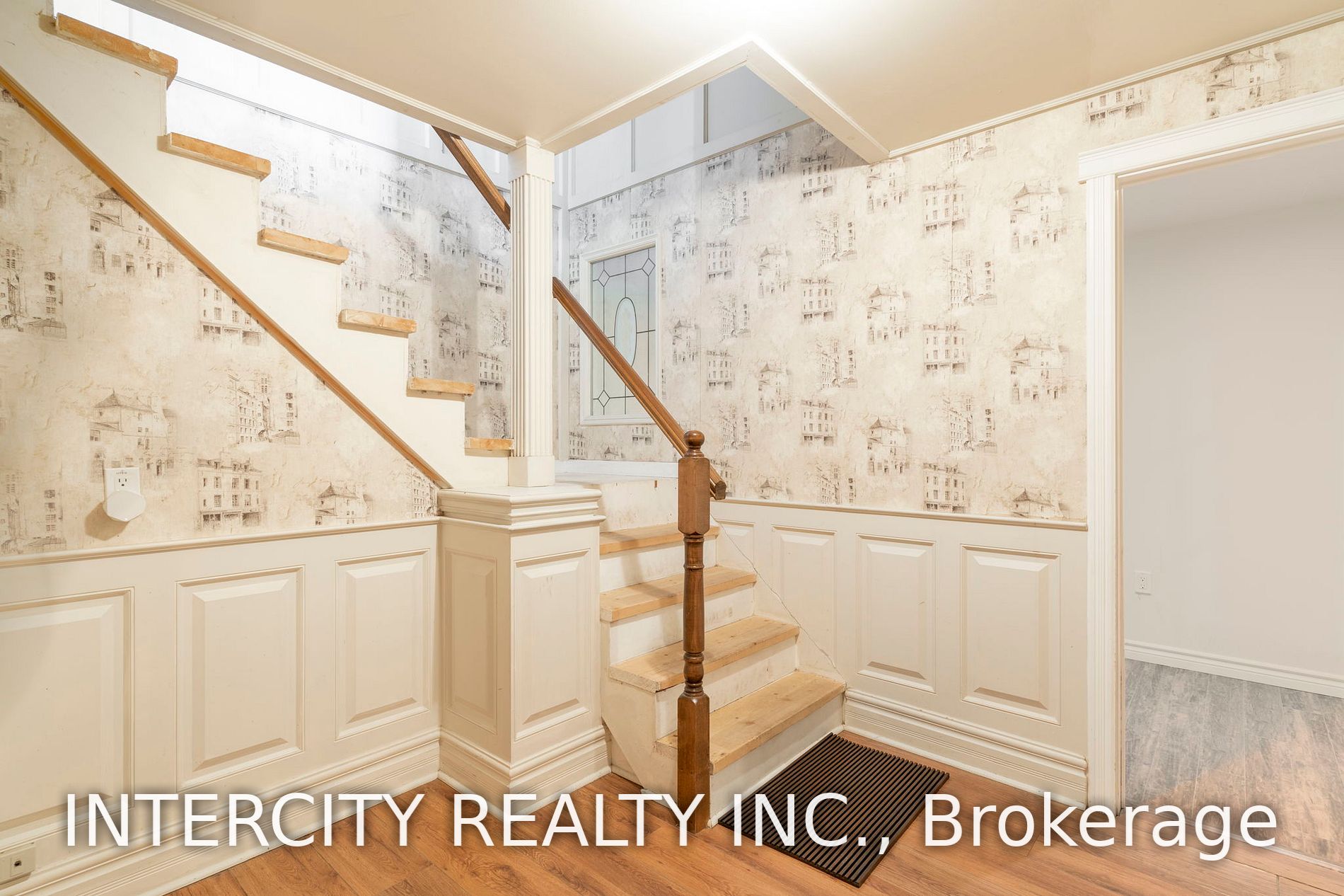 433 King Street E
