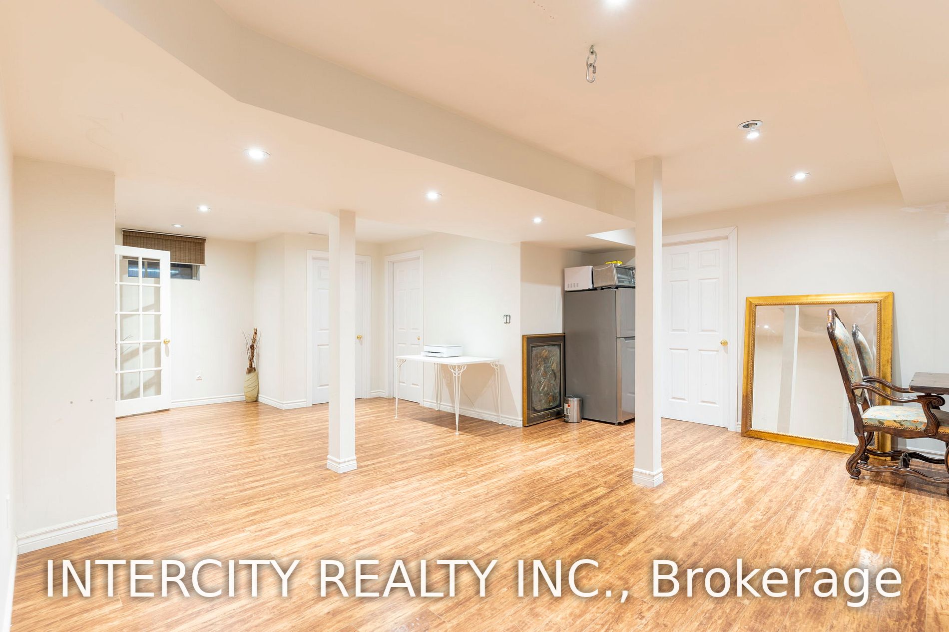 433 King Street E