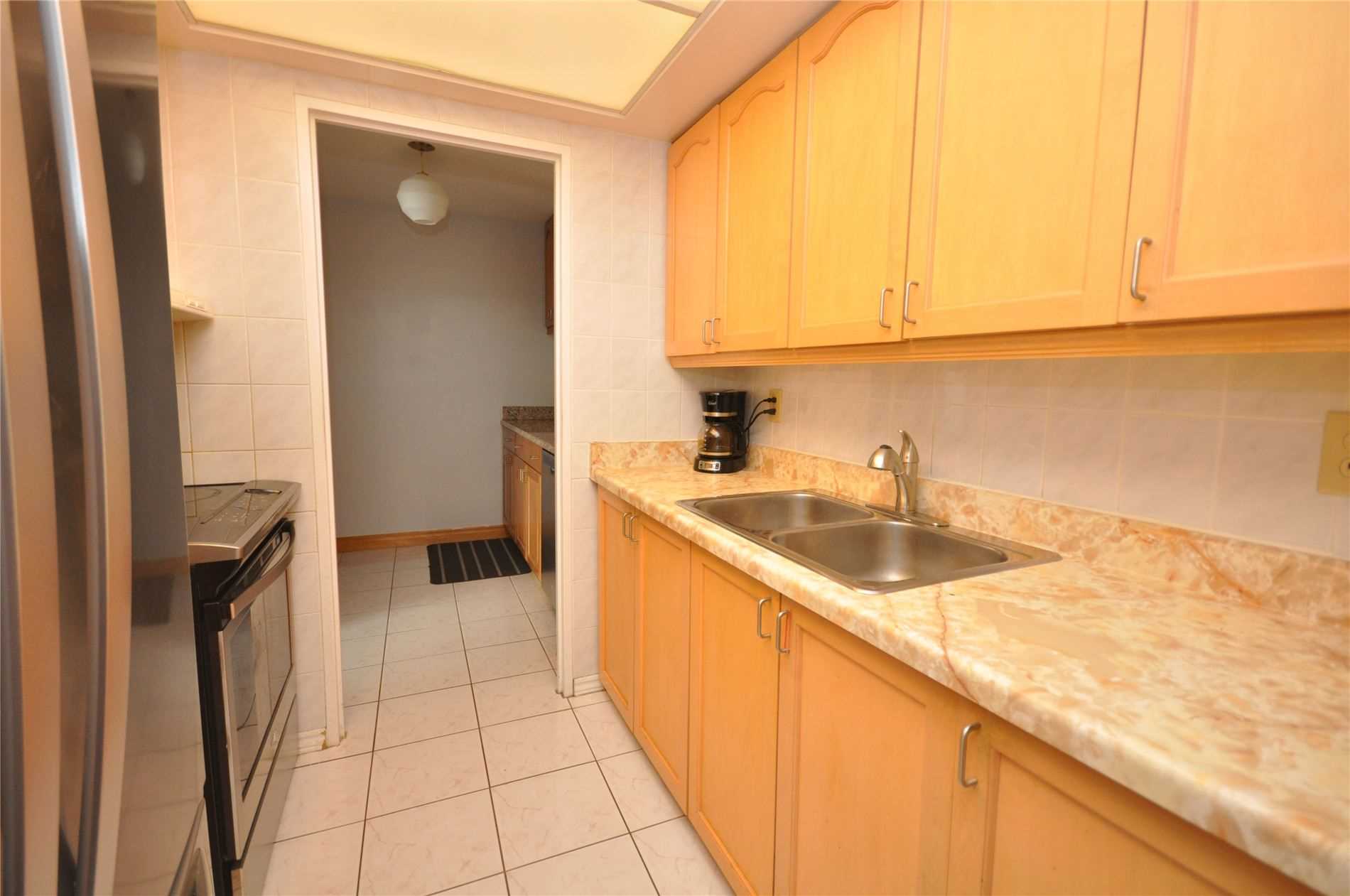 1535 Lakeshore Rd E, #201