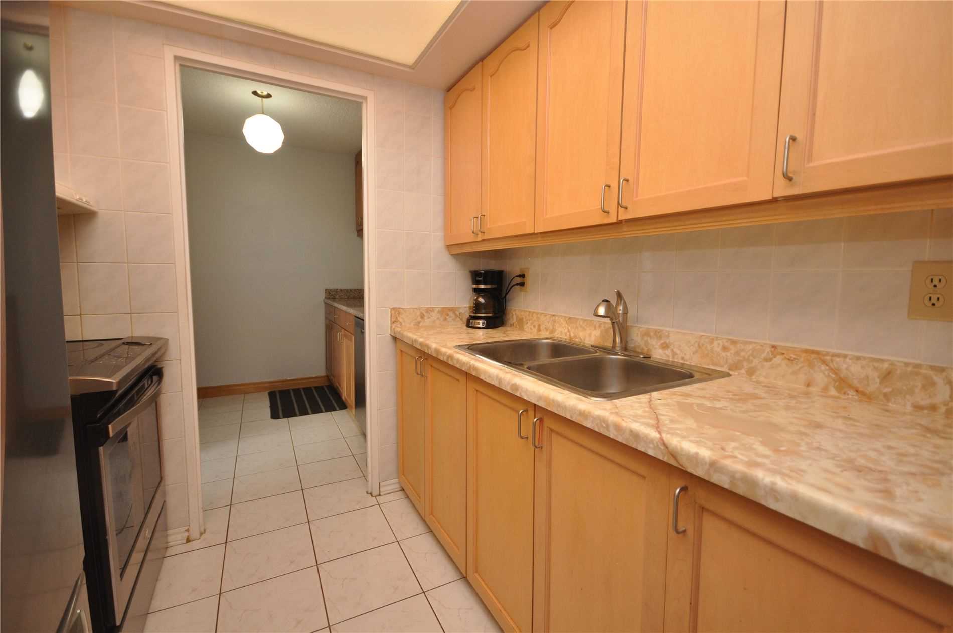 1535 Lakeshore Rd E, #201