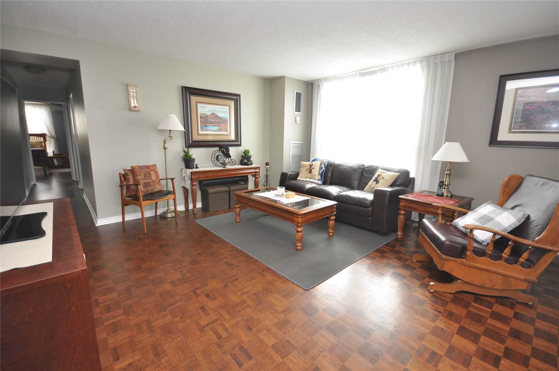 1535 Lakeshore Rd E, #201