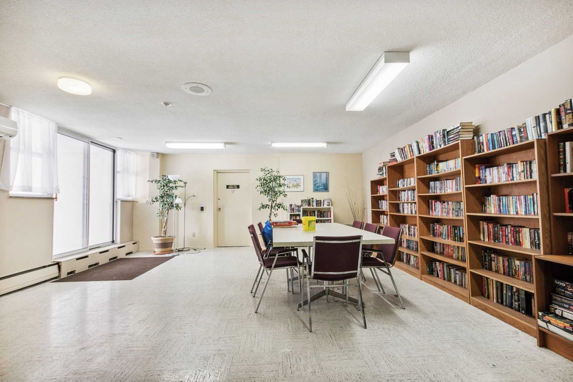 975 Warwick Crt, #1005