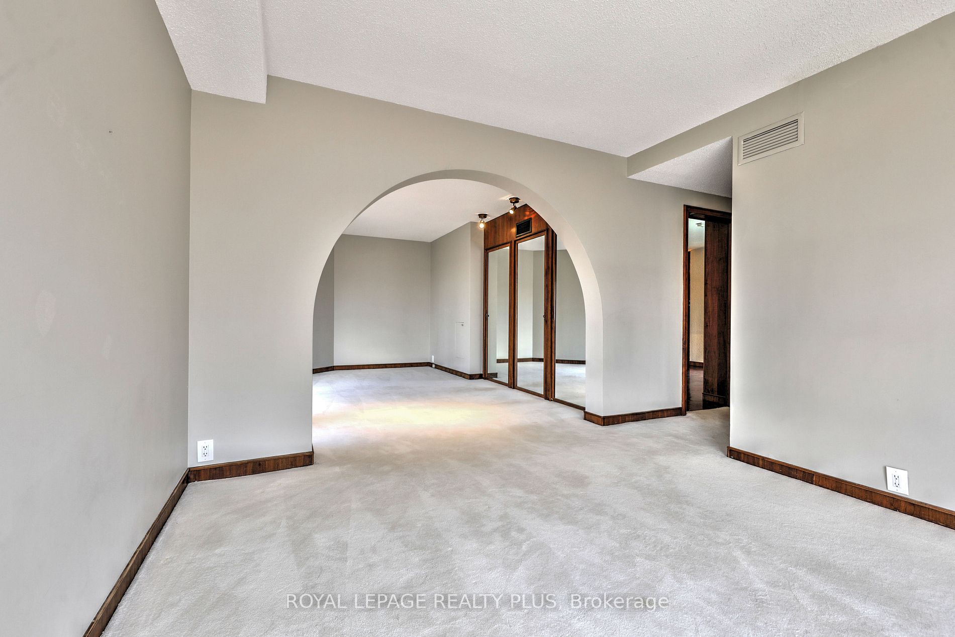 Listing W5909712 - Large Photo # 25