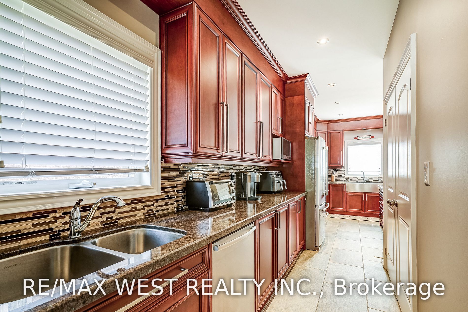 17 Antrim Crt