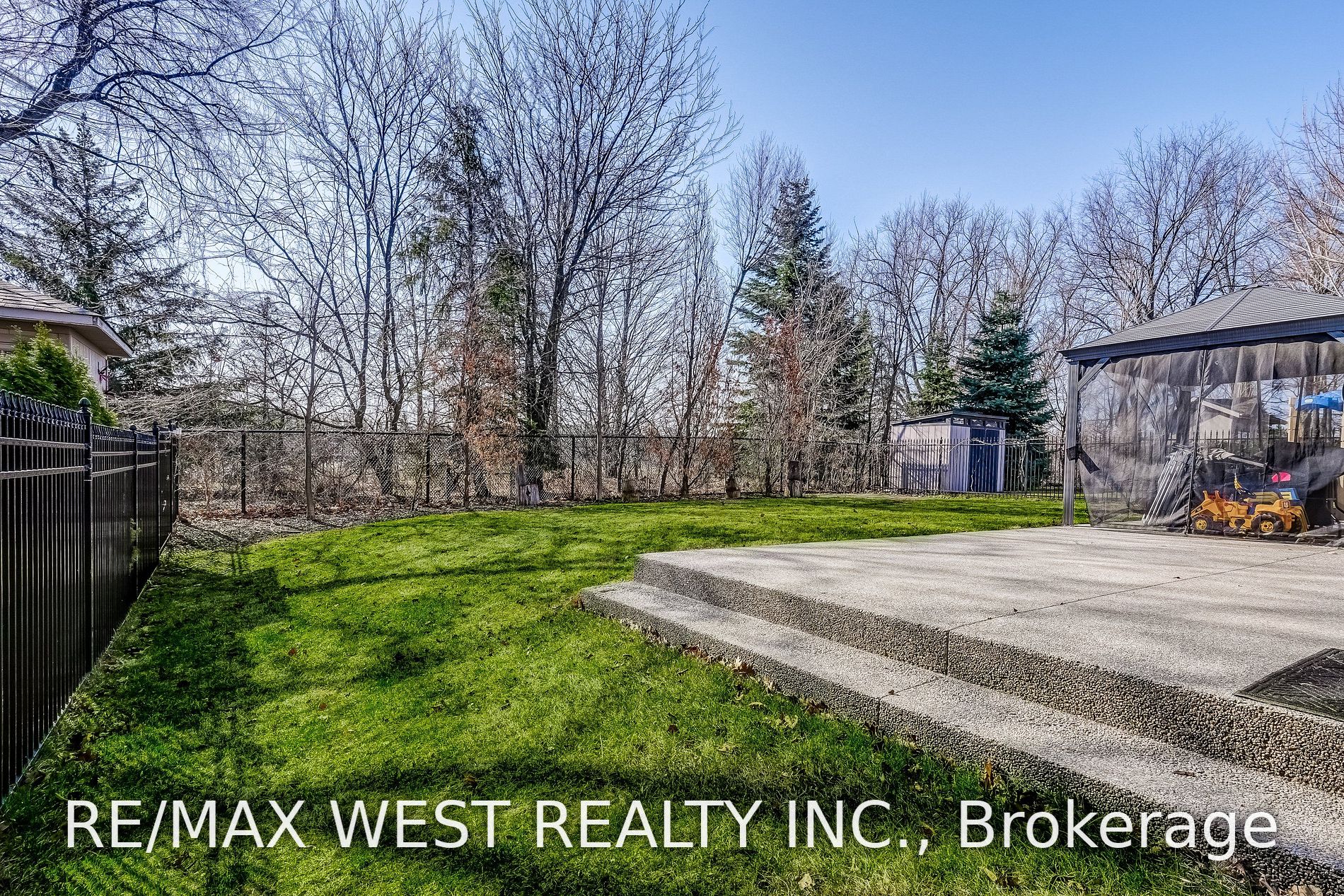 17 Antrim Crt