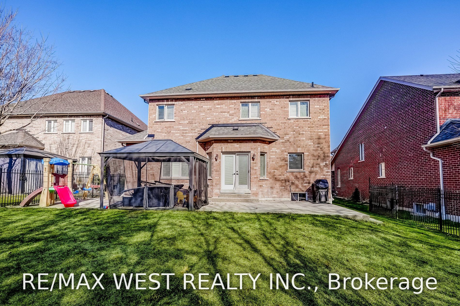 17 Antrim Crt