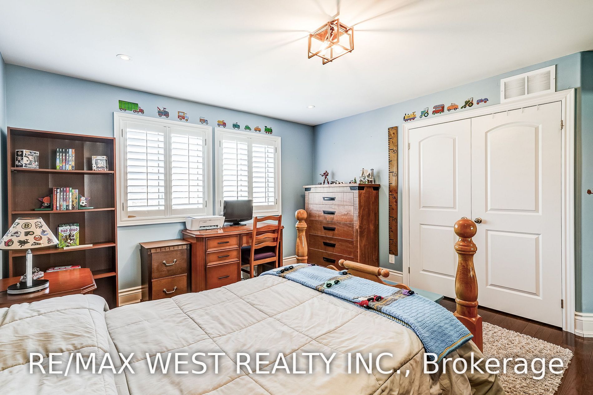 17 Antrim Crt
