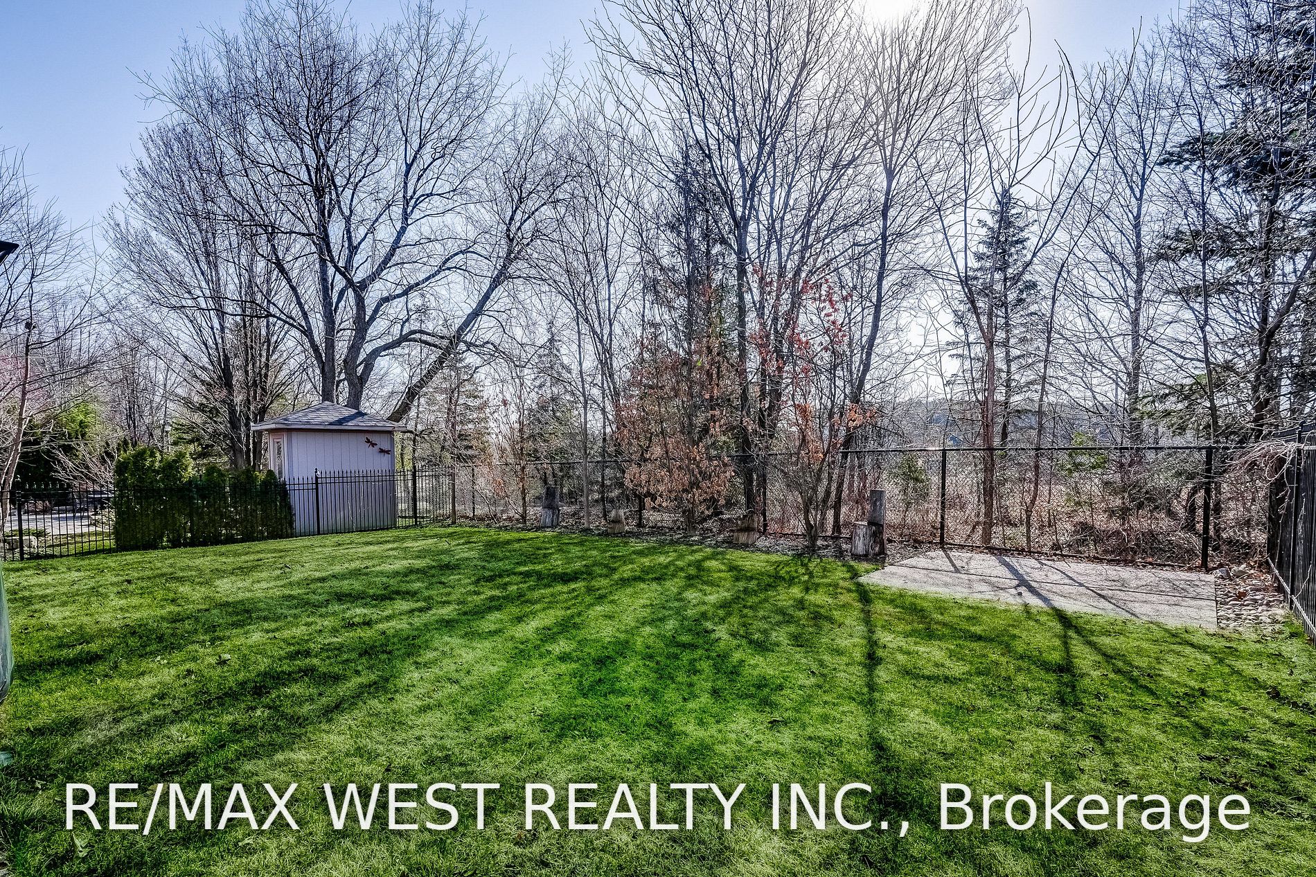 17 Antrim Crt