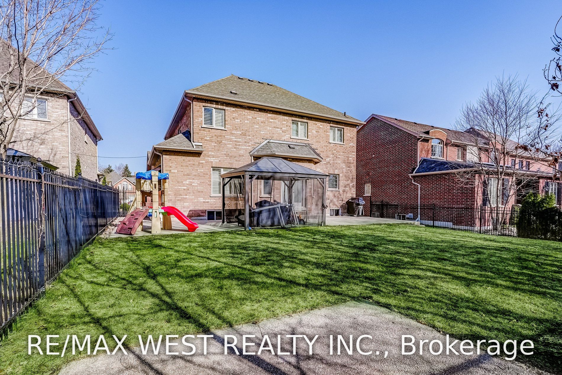 17 Antrim Crt