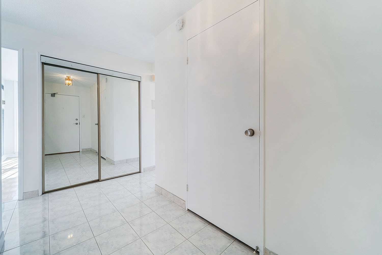 1300 Mississauga Valley Boulevard, #211