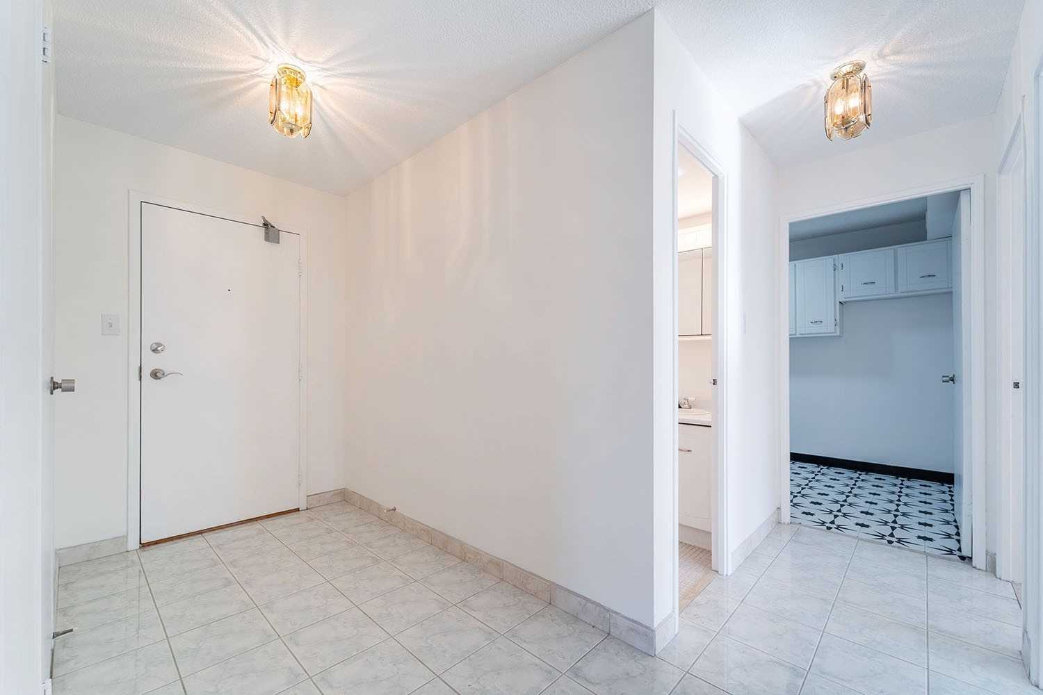 1300 Mississauga Valley Boulevard, #211