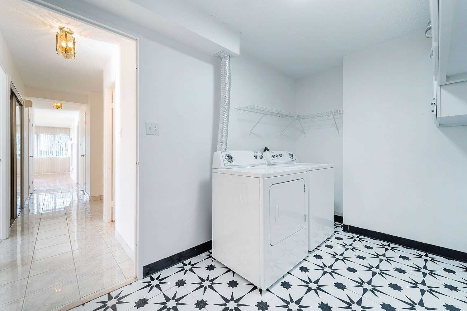 1300 Mississauga Valley Boulevard, #211
