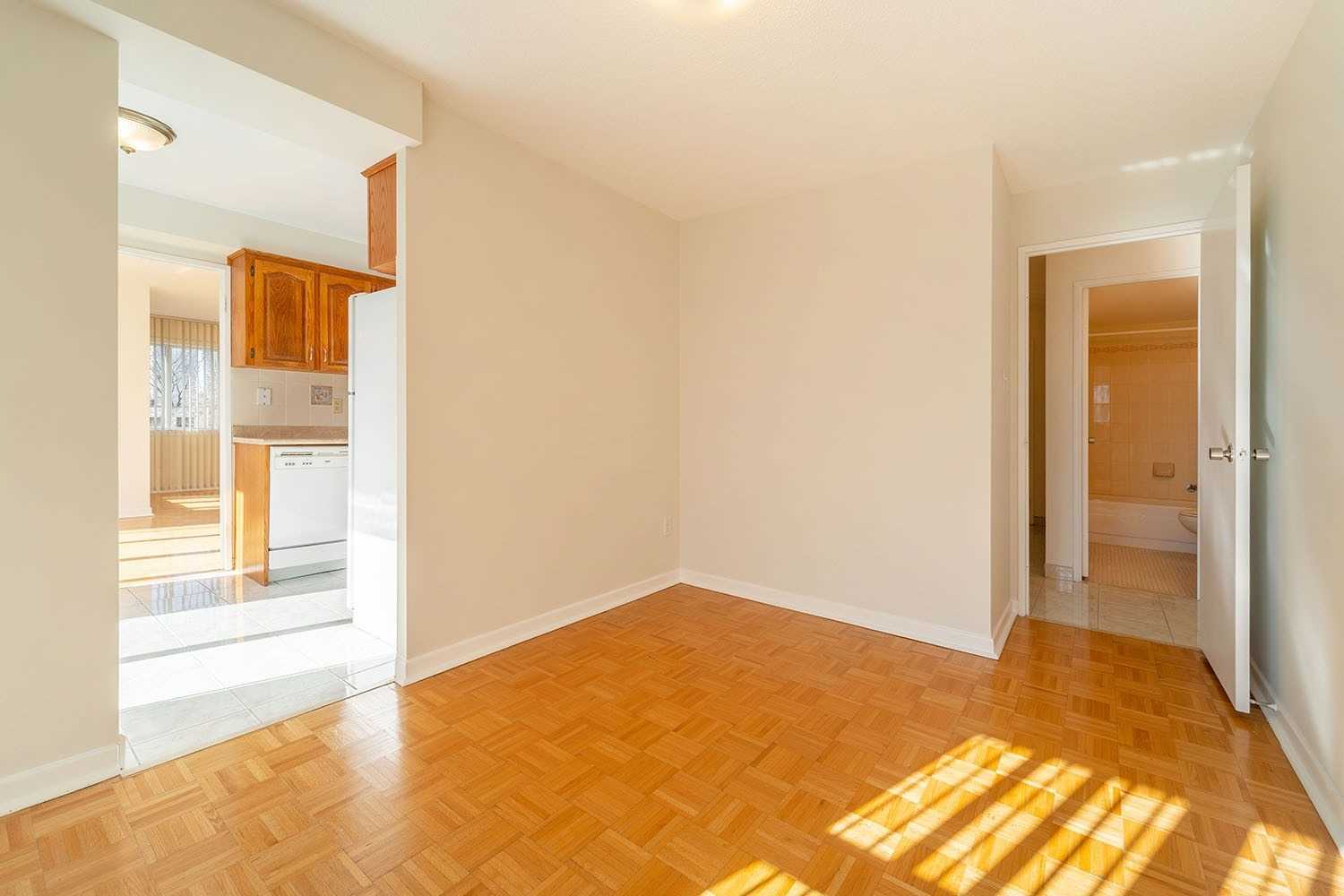 1300 Mississauga Valley Boulevard, #211