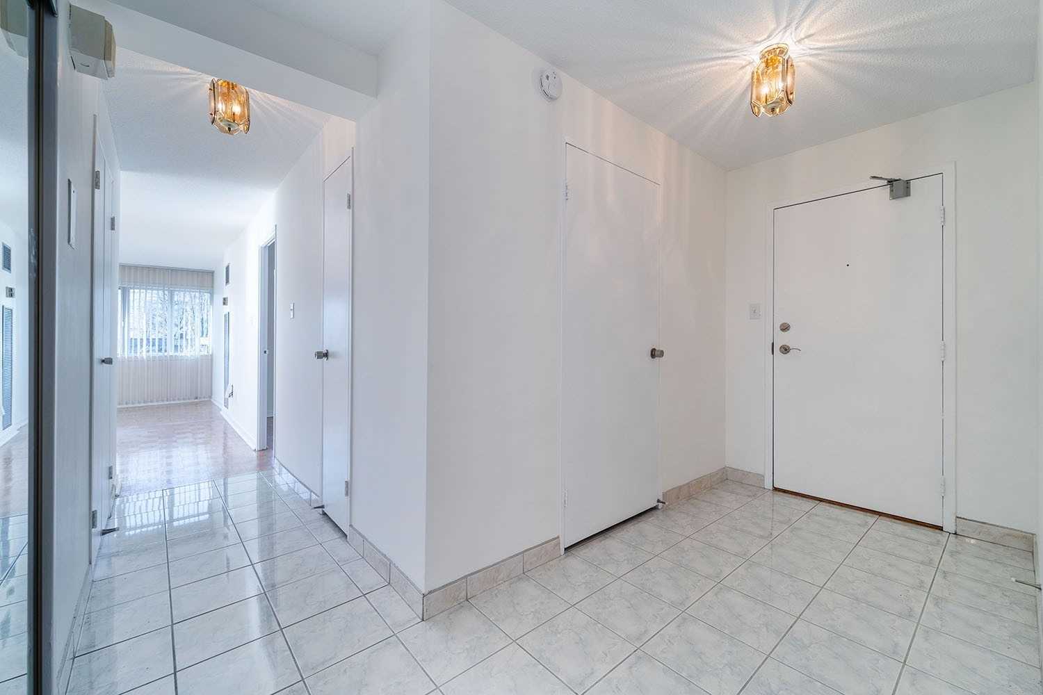 1300 Mississauga Valley Boulevard, #211